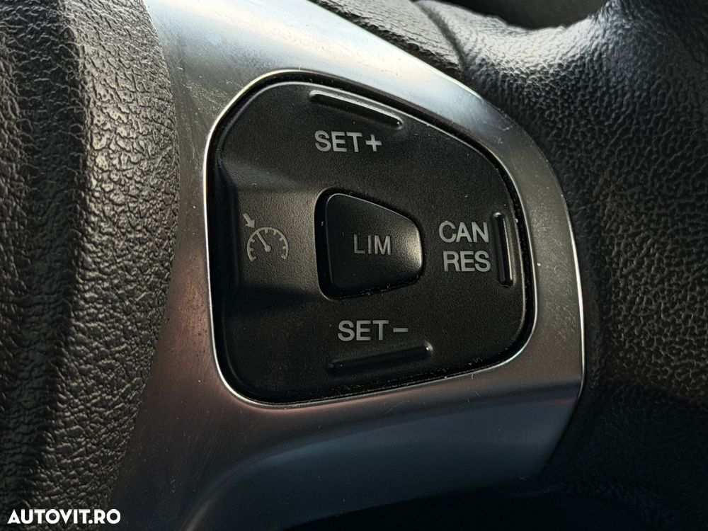 Ford Tourneo Courier 1.0 EcoBoost S&S Trend - 27