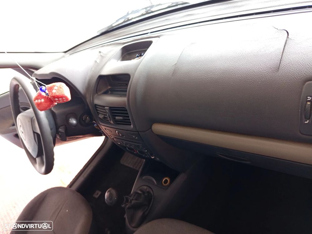 Renault Clio - 11