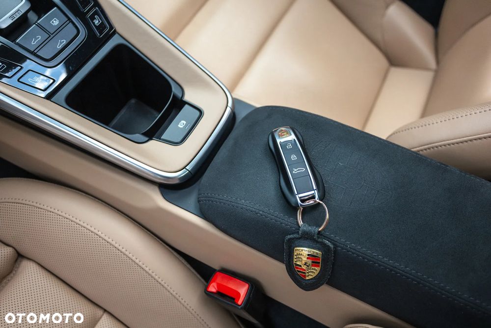 Porsche 911 Turbo S - 34