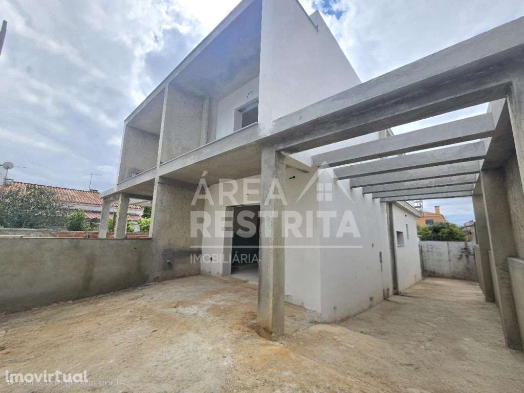 Moradia Geminada T3 c/2 Suites e Pérgula, em Fernão Ferro - Grande imagem: 4/24