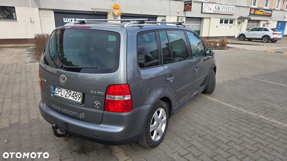 Volkswagen Touran 2.0 TDI Trendline DSG - 4