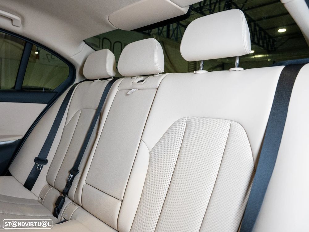 BMW 320 d Auto - 23