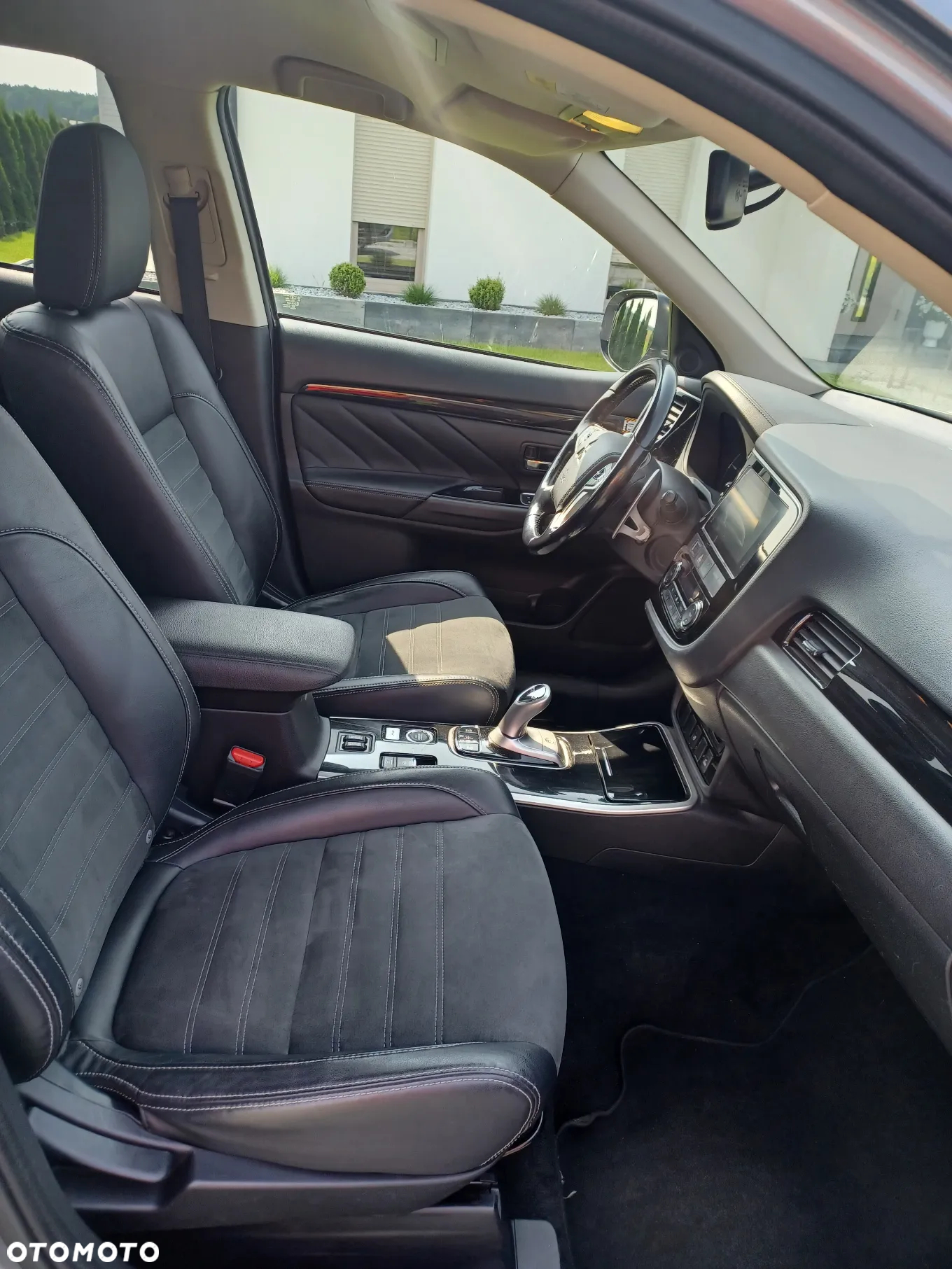 Mitsubishi Outlander 2.0 4WD Plug-In Hybrid Plus - 14