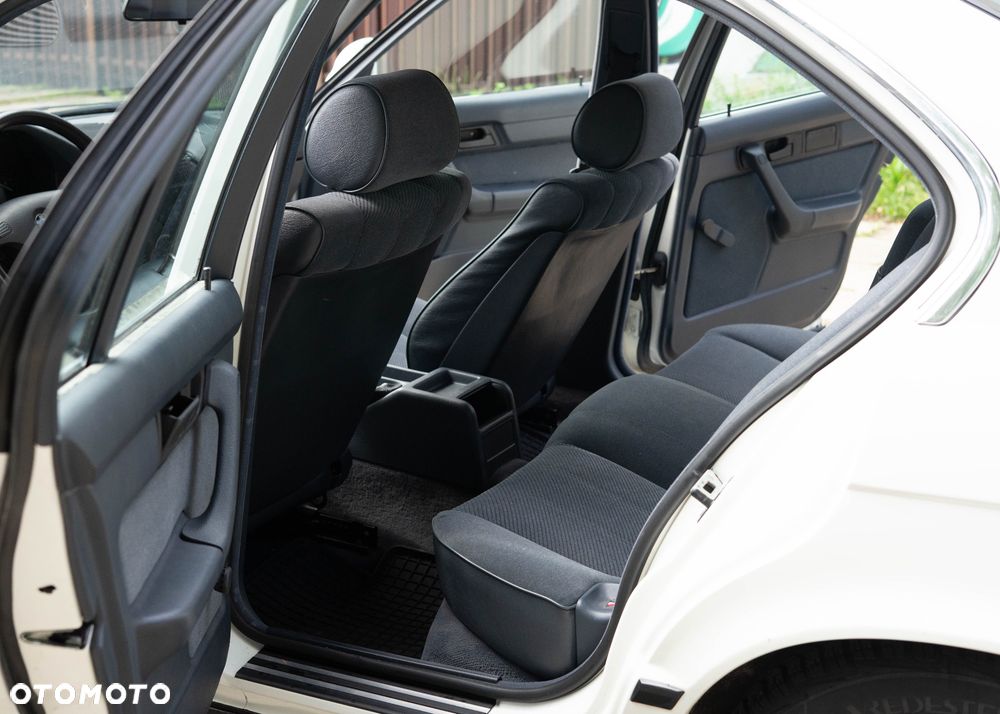 BMW Seria 5 520i - 23