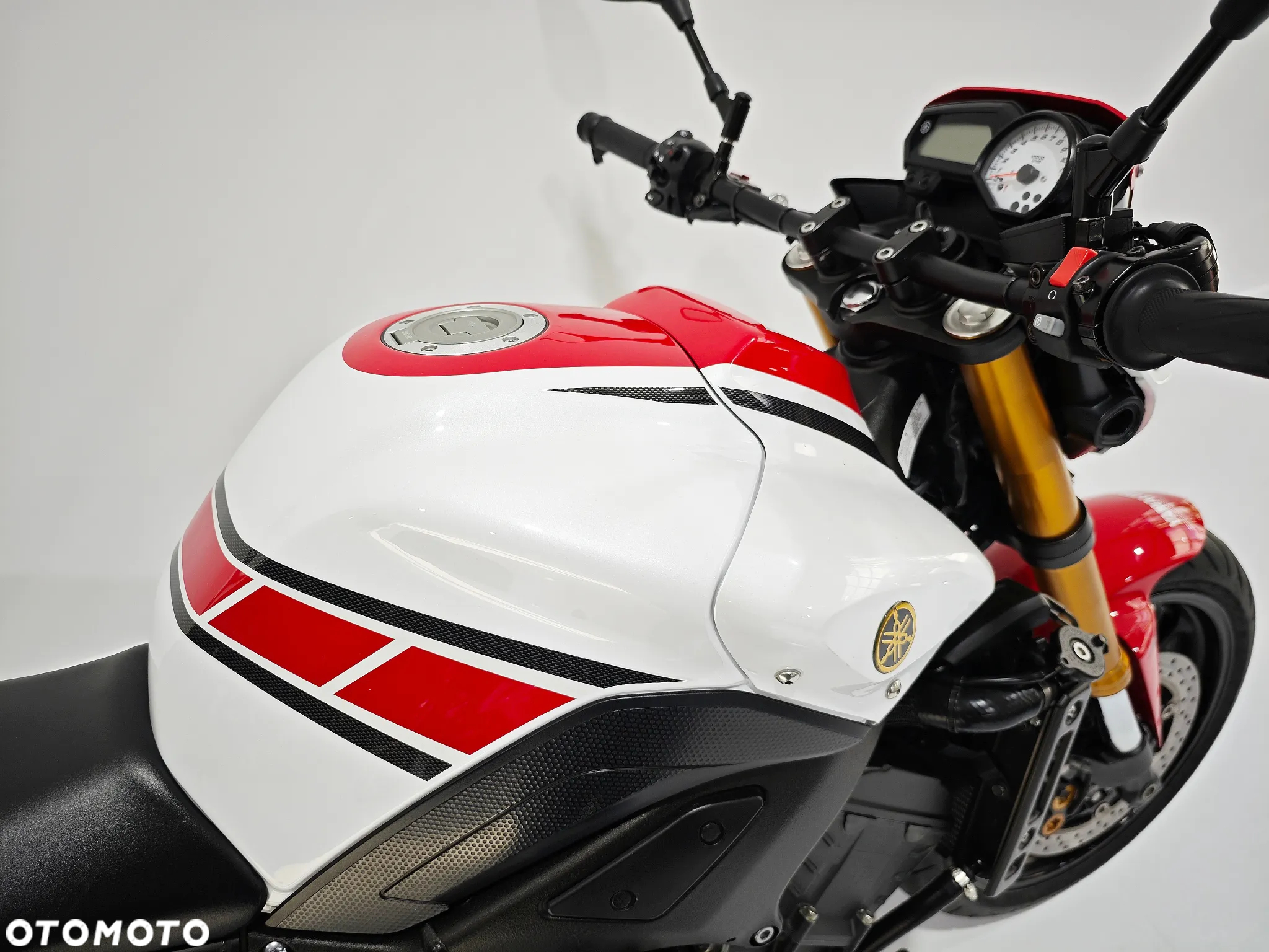 Yamaha FZ - 11