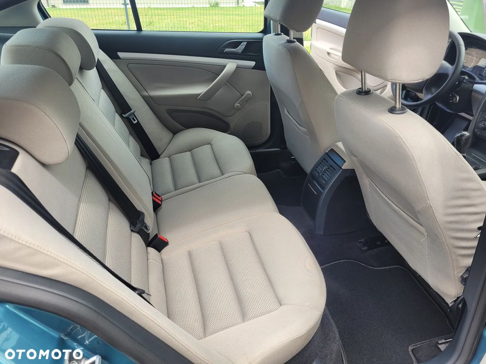 Skoda Octavia 1.6 Ambiente - 22