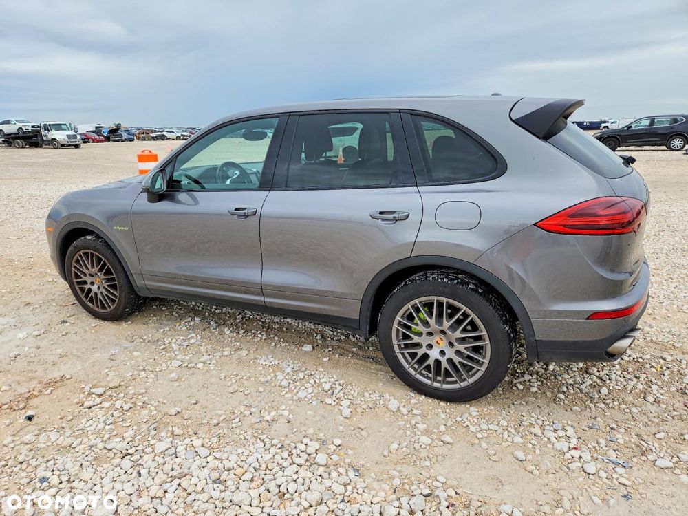 Porsche Cayenne - 4