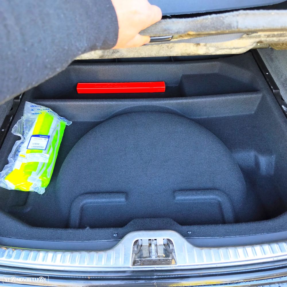 Volvo XC 60 2.0 D4 R-Design Summum - 19