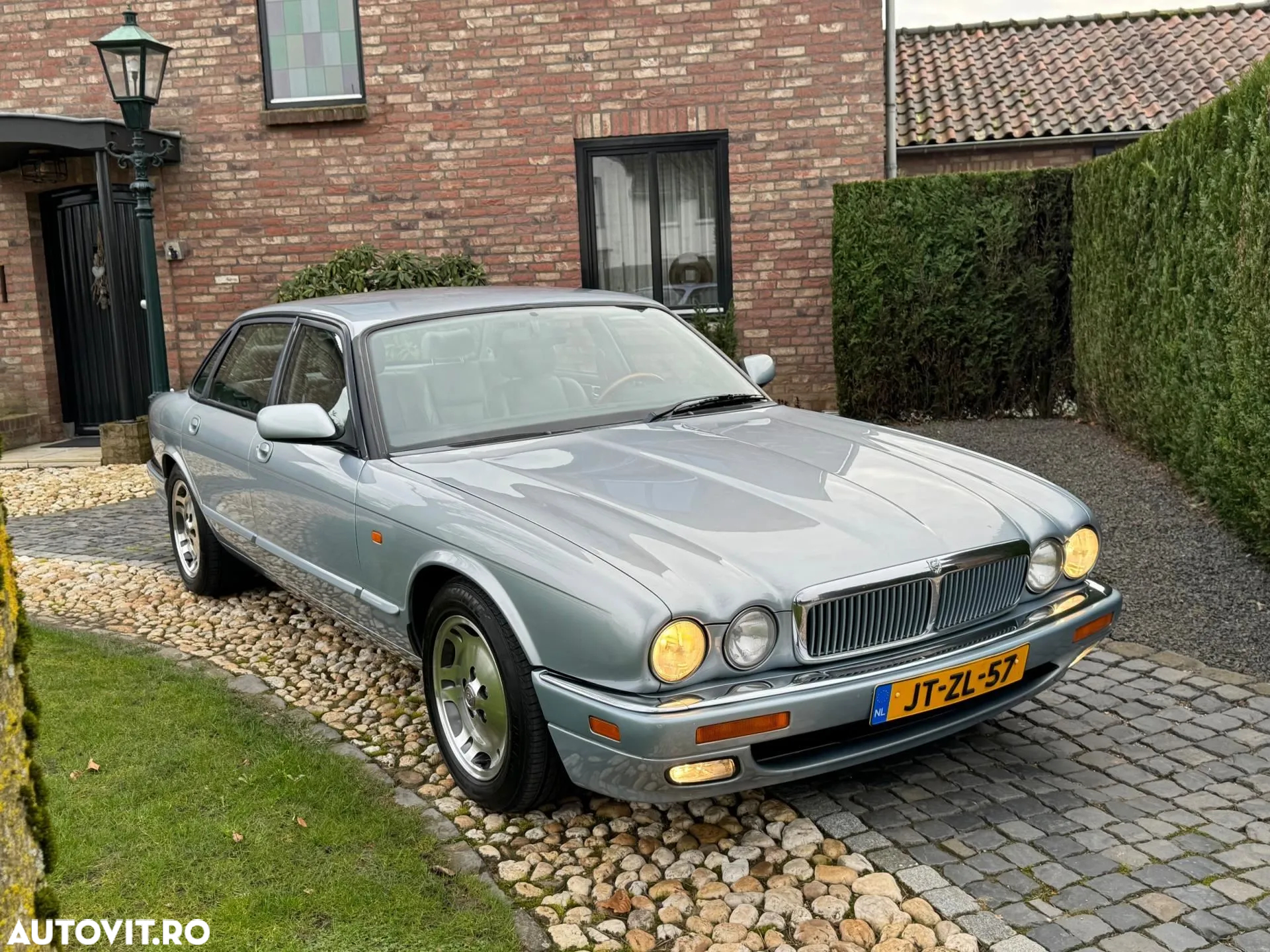 Jaguar XJ - 28