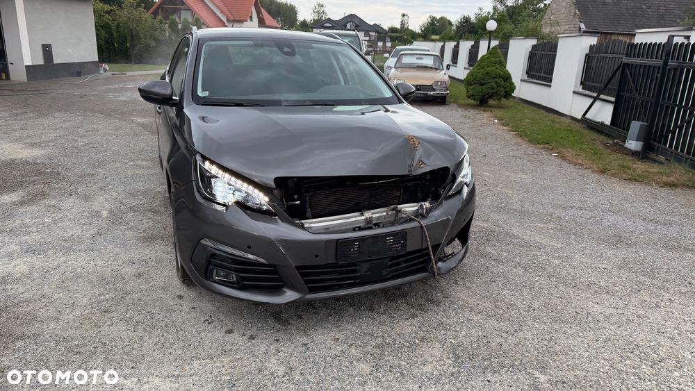Peugeot 308 BlueHDi 130 EAT8 Stop & Start Allure Pack - 11