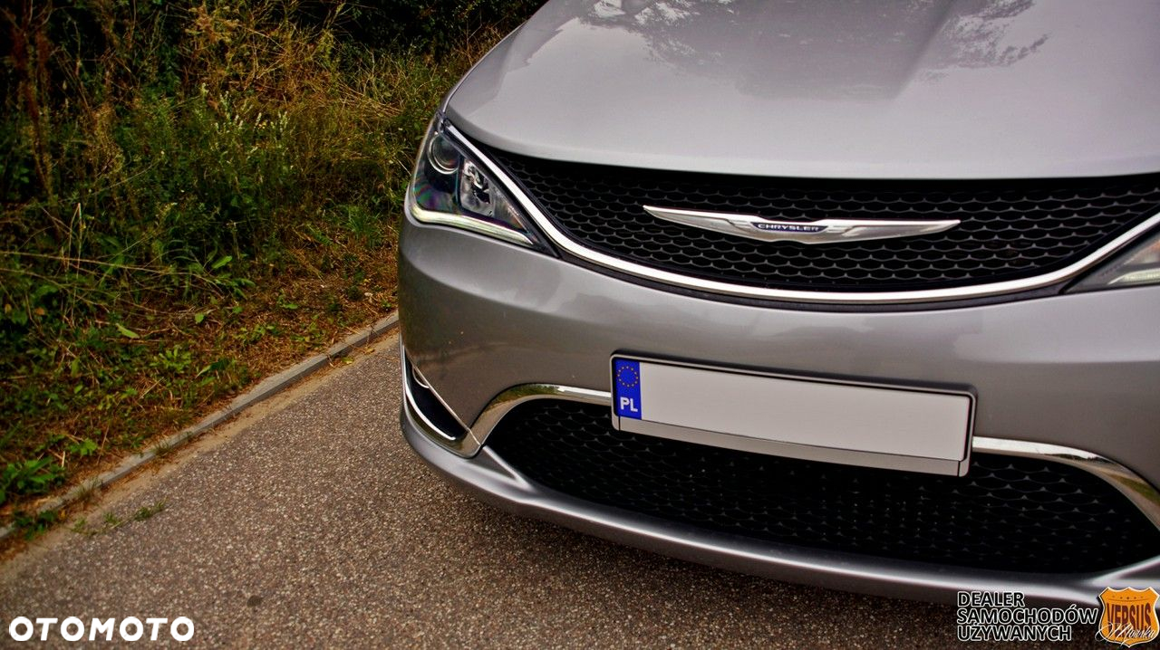 Chrysler Pacifica - 11