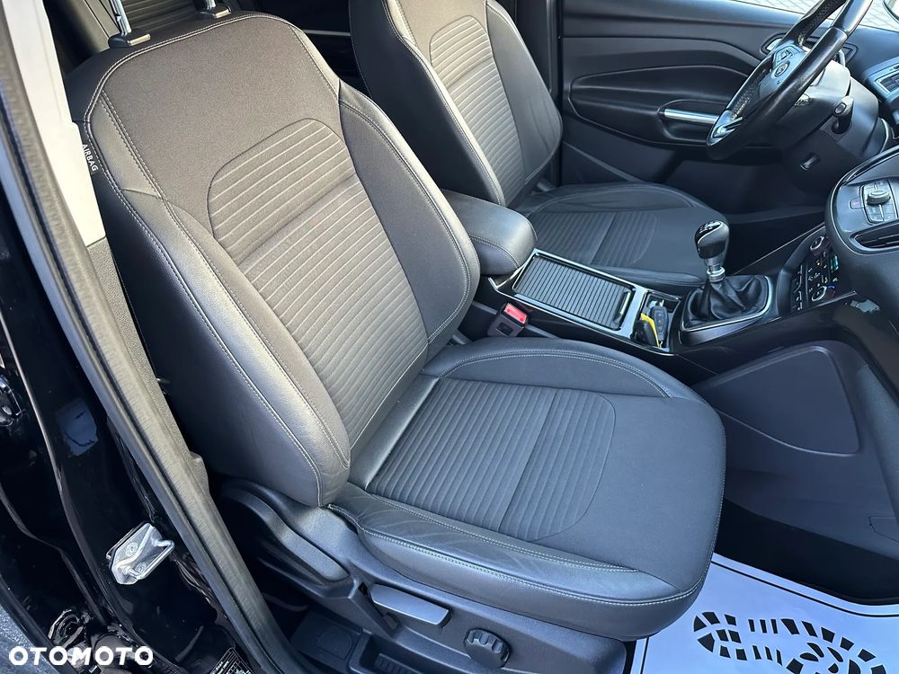 Ford Kuga 1.5 EcoBoost 2x4 Titanium - 25
