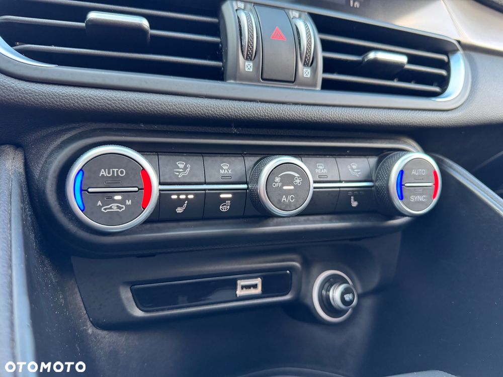 Alfa Romeo Giulia 2.2 AT8 Super - 30