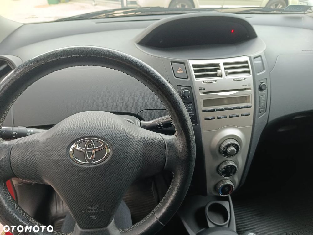Toyota Yaris 1.0 VVT-i - 12