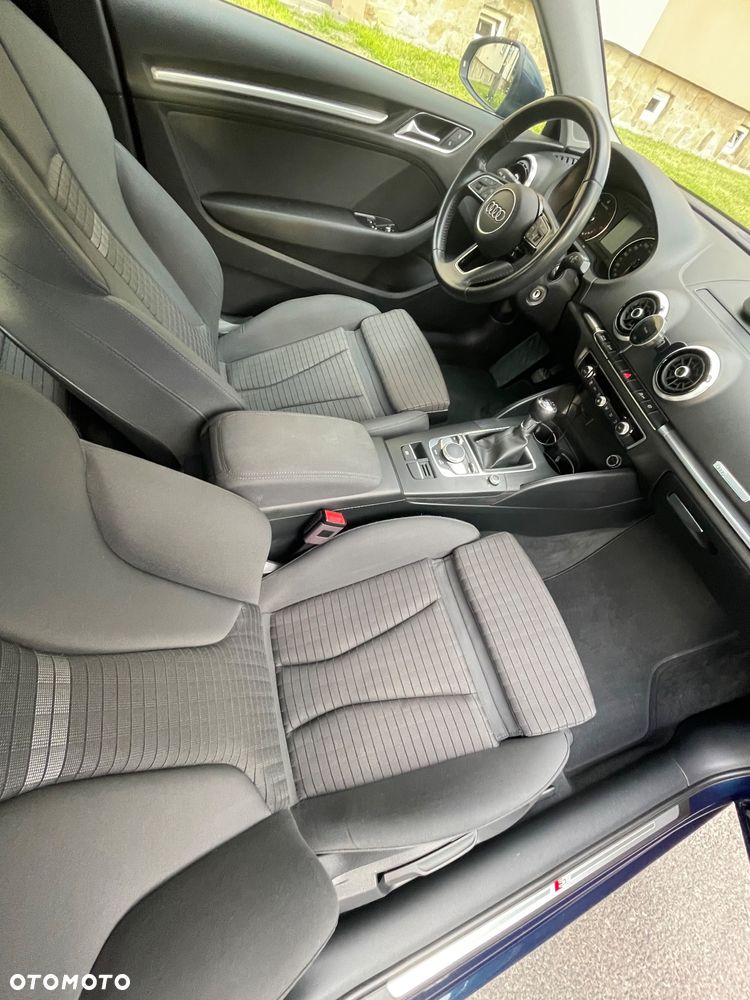 Audi A3 Sportback 1.6 FSI S line Sportpaket plus - 19