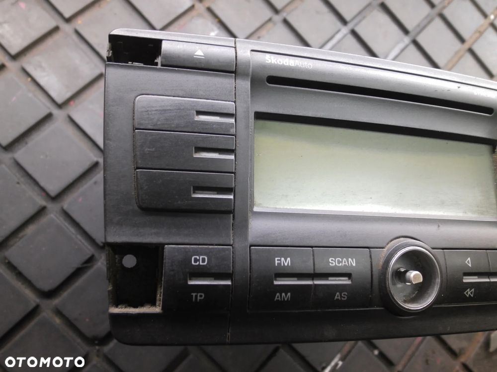 RADIO FABRYCZNE CD SKODA OCTAVIA 2 1Z0035161B - 2