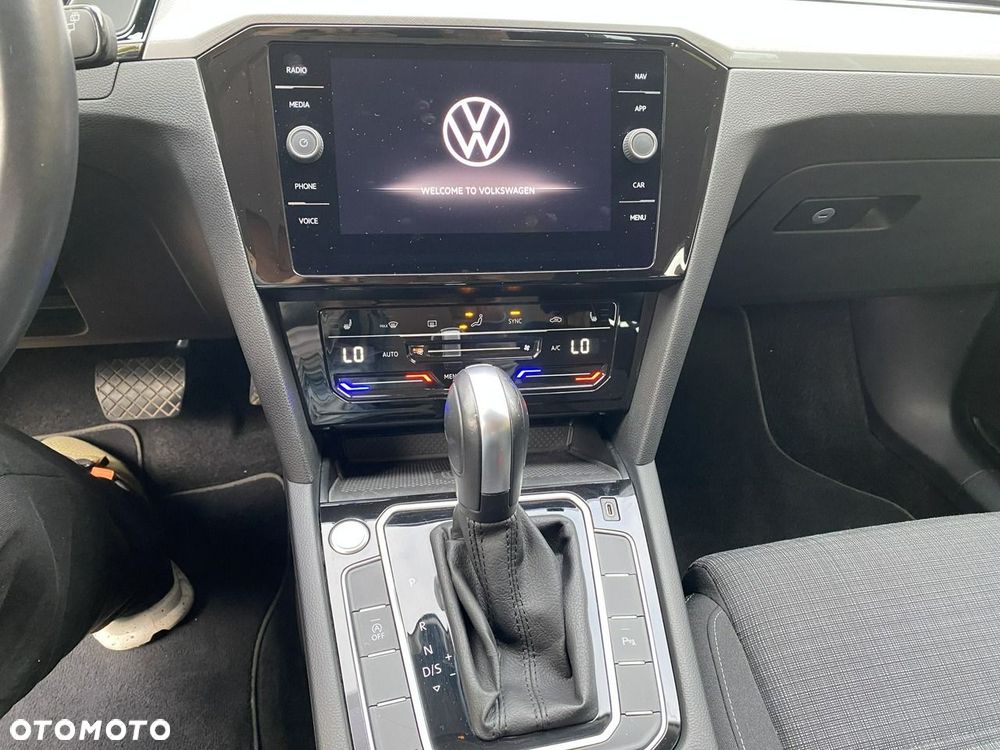 Volkswagen Passat - 21