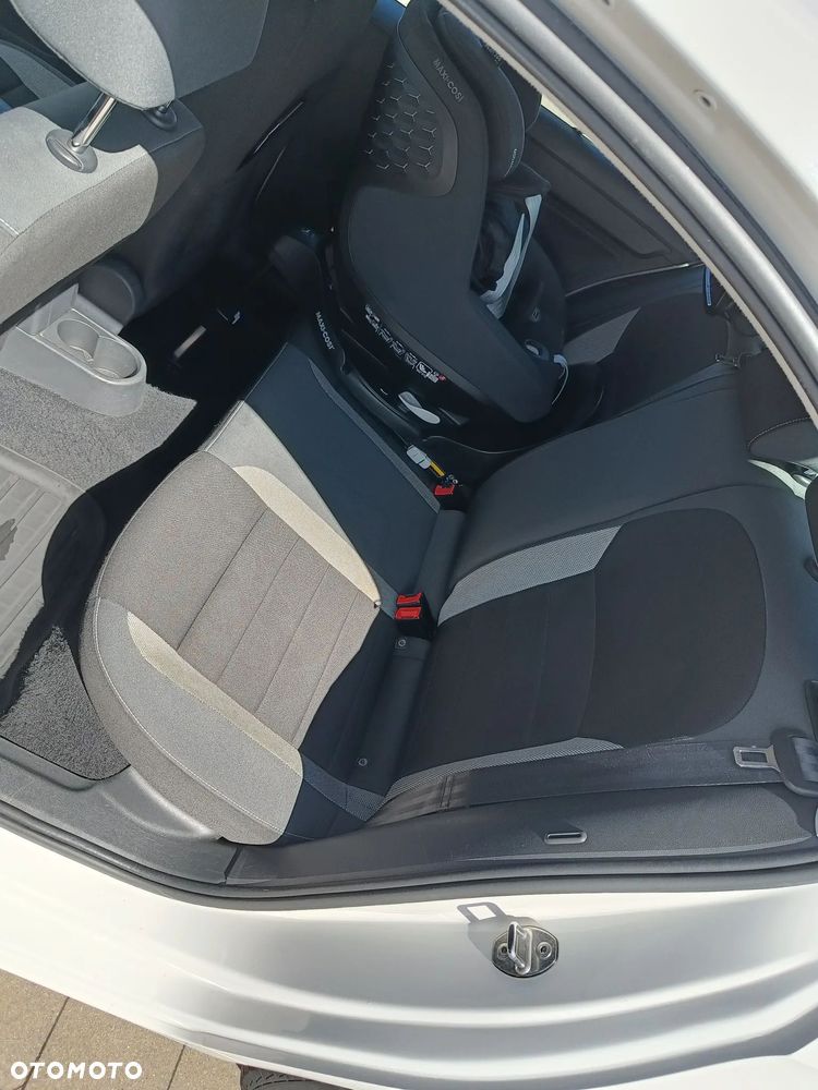Skoda RAPID 1.2 TSI Ambition DSG - 23