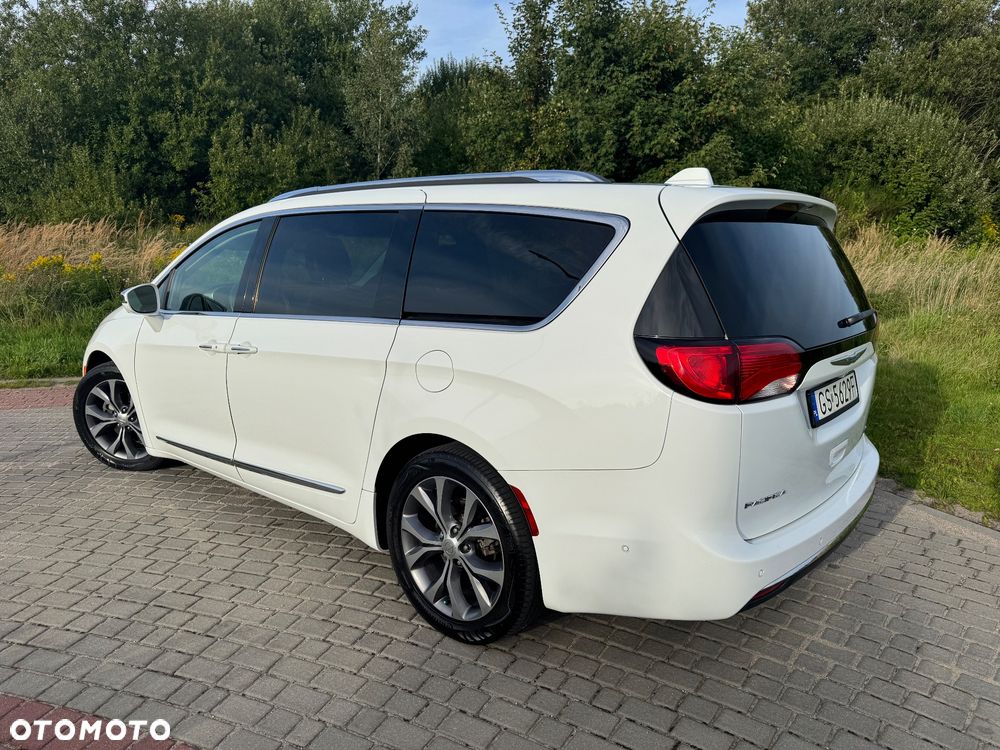 Chrysler Pacifica - 17