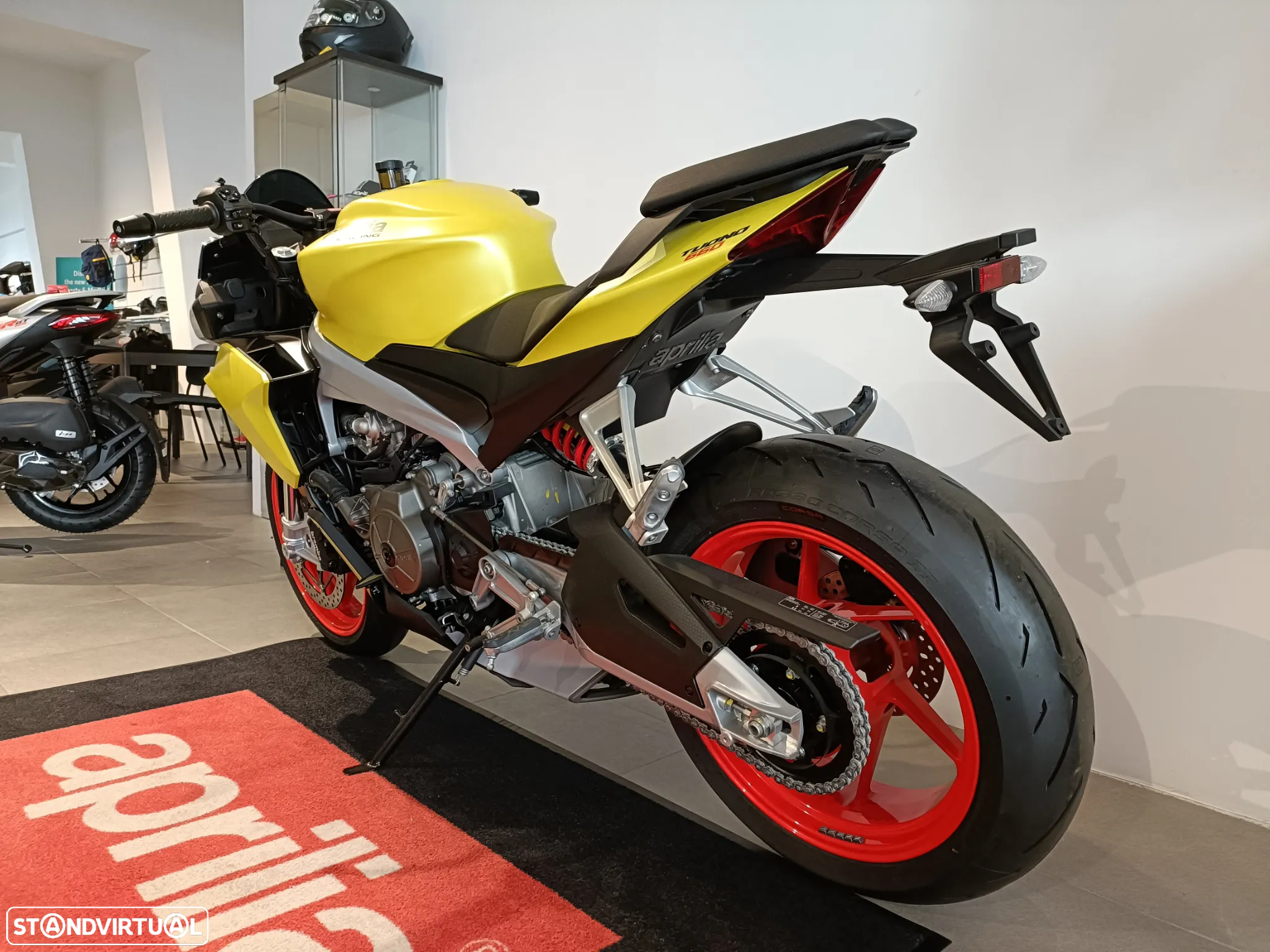 Aprilia Tuono - 4
