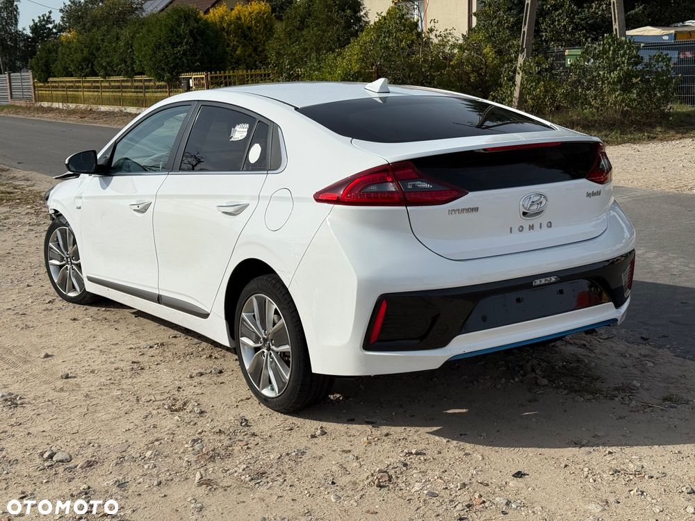 Hyundai IONIQ - 7