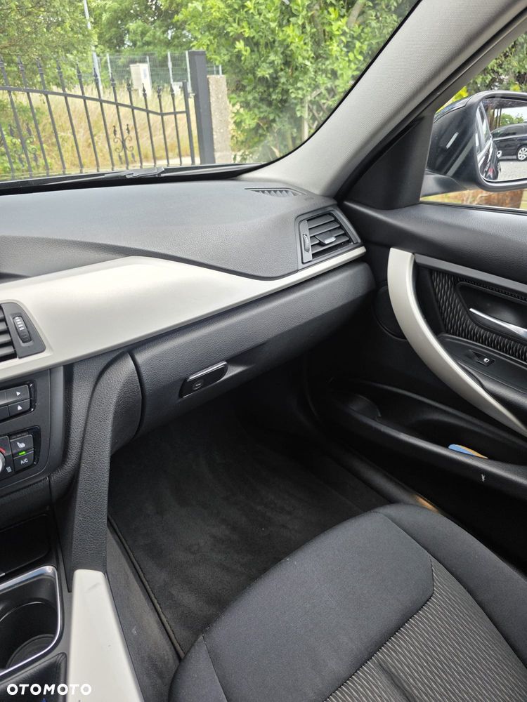 BMW Seria 3 316i - 11