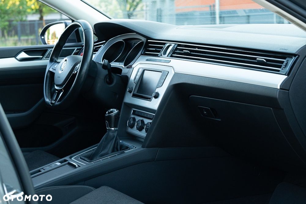 Volkswagen Passat 1.6 TDI BMT Comfortline - 10