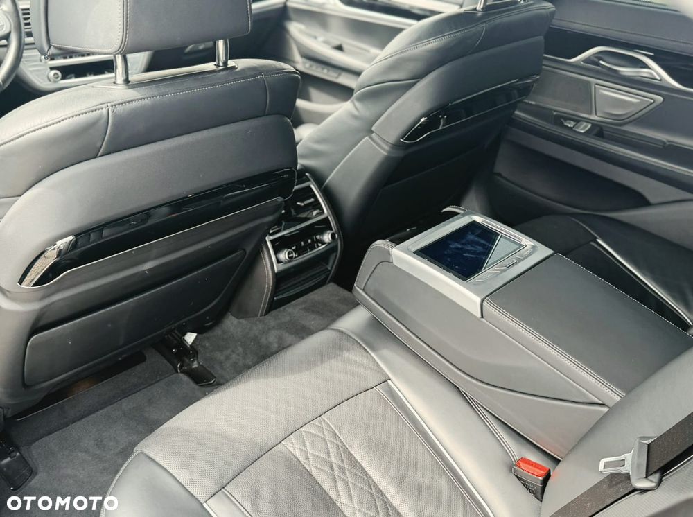 BMW Seria 7 750d xDrive sport - 9