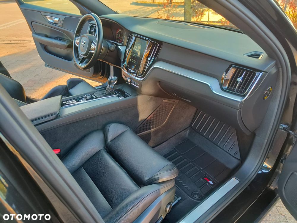Volvo S60 T5 AWD R-Design - 16