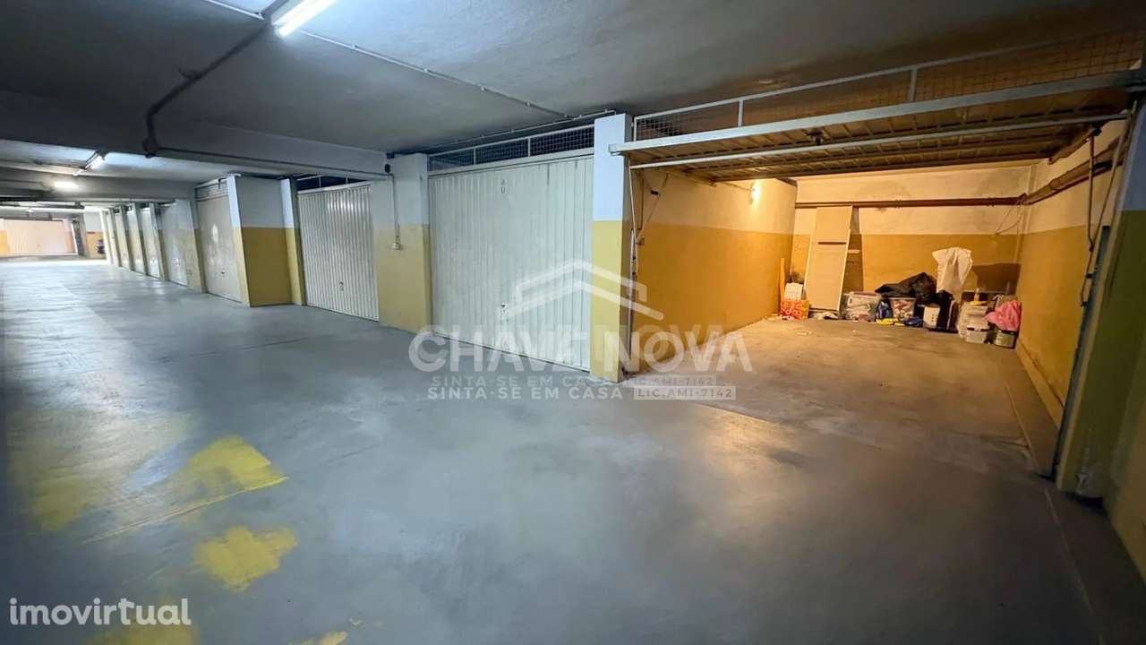 Editar imóvel - T2 Duplex Renovado com Terraço, Garagem Box e 3 WC - Grande imagem: 4/24