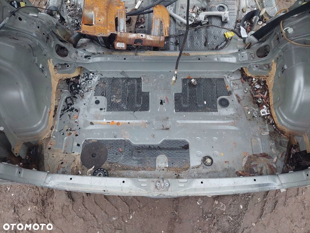 WANNA BAGAŻNIKA PAS TYLNY TOYOTA COROLLA VERSO II 1C3 - 1