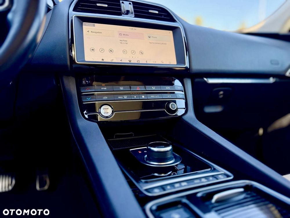 Jaguar F-Pace 2.0 i4P AWD R-Sport - 24
