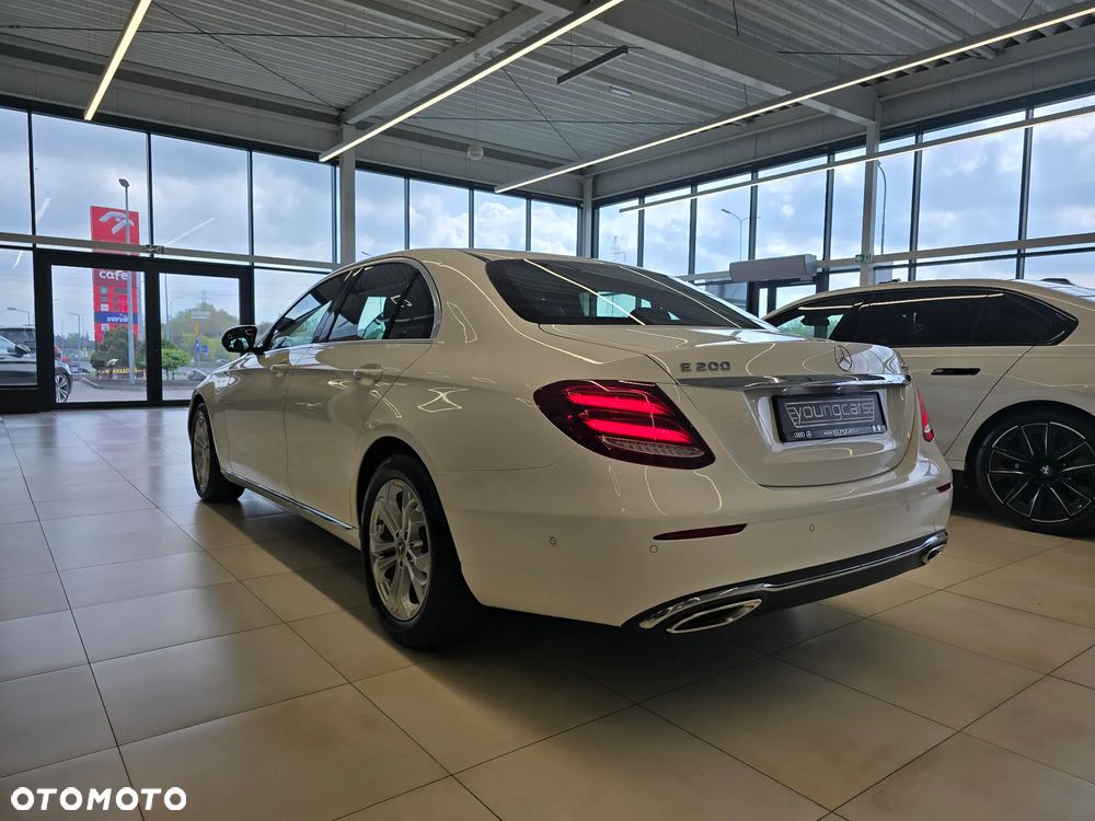 Mercedes-Benz Klasa E 200 4-Matic 9G-TRONIC - 7