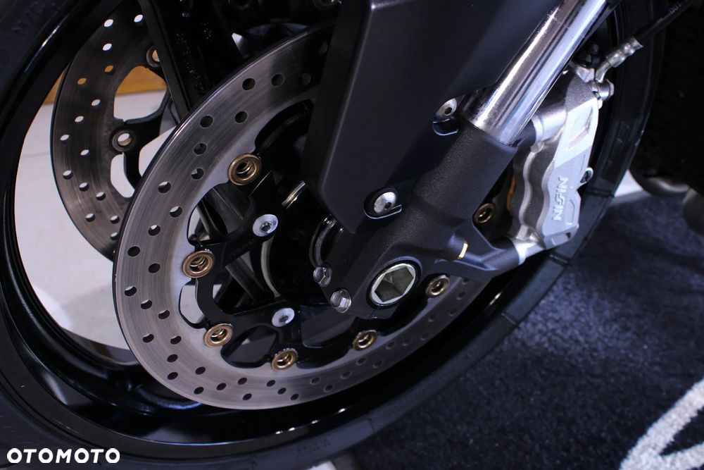 Suzuki GSX - 32