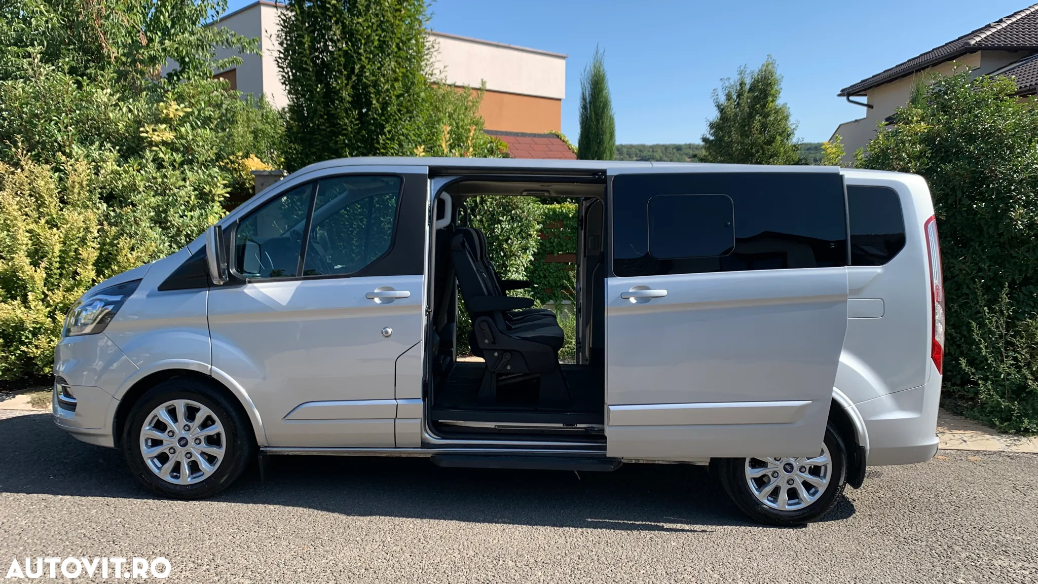 Ford Tourneo Custom Bus 320 2.0 EcoBlue 150 CP L2H1 Titanium X - 10