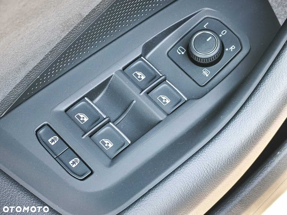 Volkswagen Passat Variant 2.0 TSI 4Mot R-Line DSG - 22