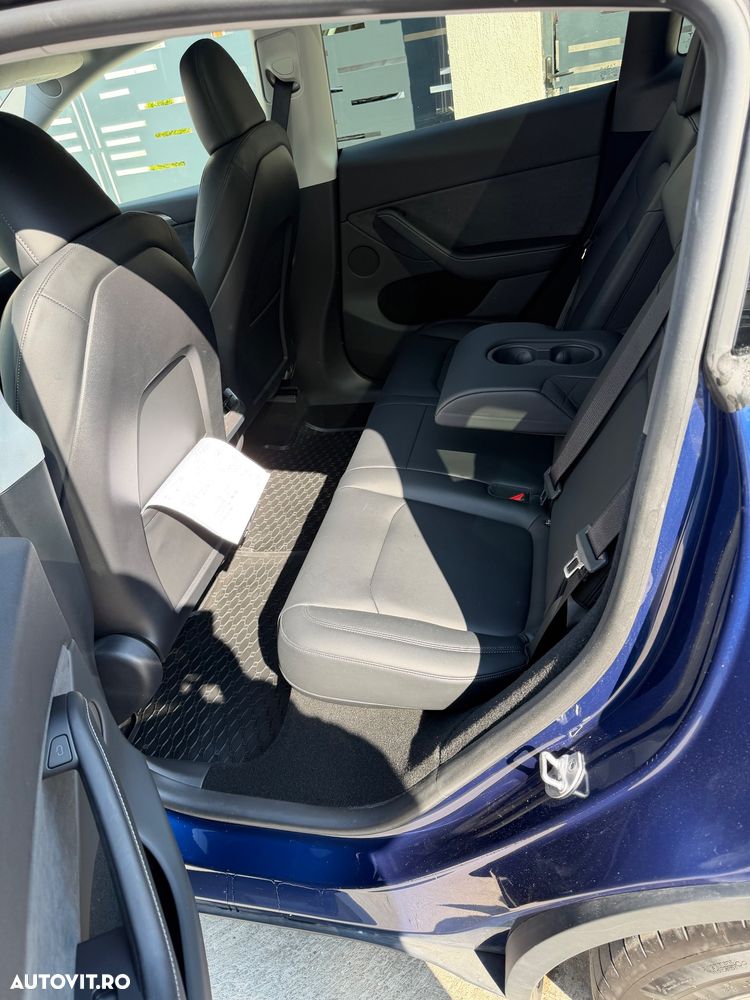 Tesla Model Y Long Range Dual Motor AWD - 7
