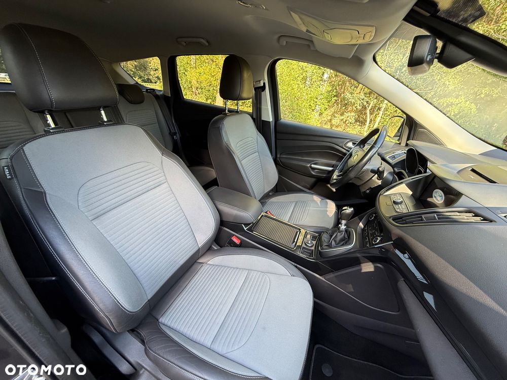 Ford Kuga 1.5 EcoBoost 2x4 Titanium - 13