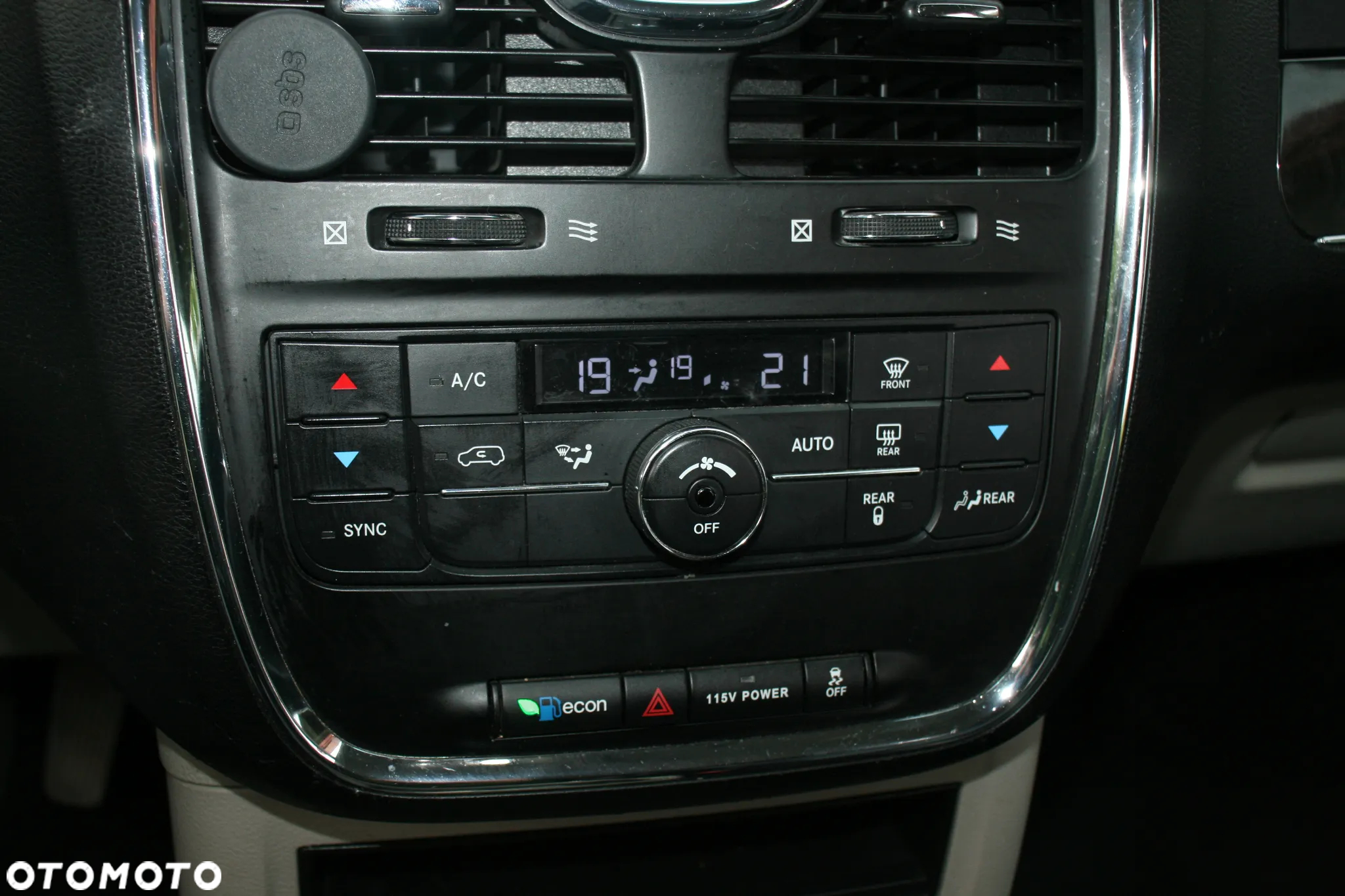 Chrysler Town & Country 3.6 Touring - 19
