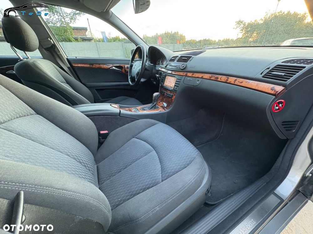 Mercedes-Benz Klasa E 500 4-Matic T Elegance - 34