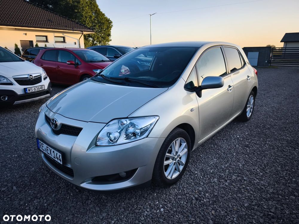 Toyota Auris 1.6 Valvematic Edition - 1