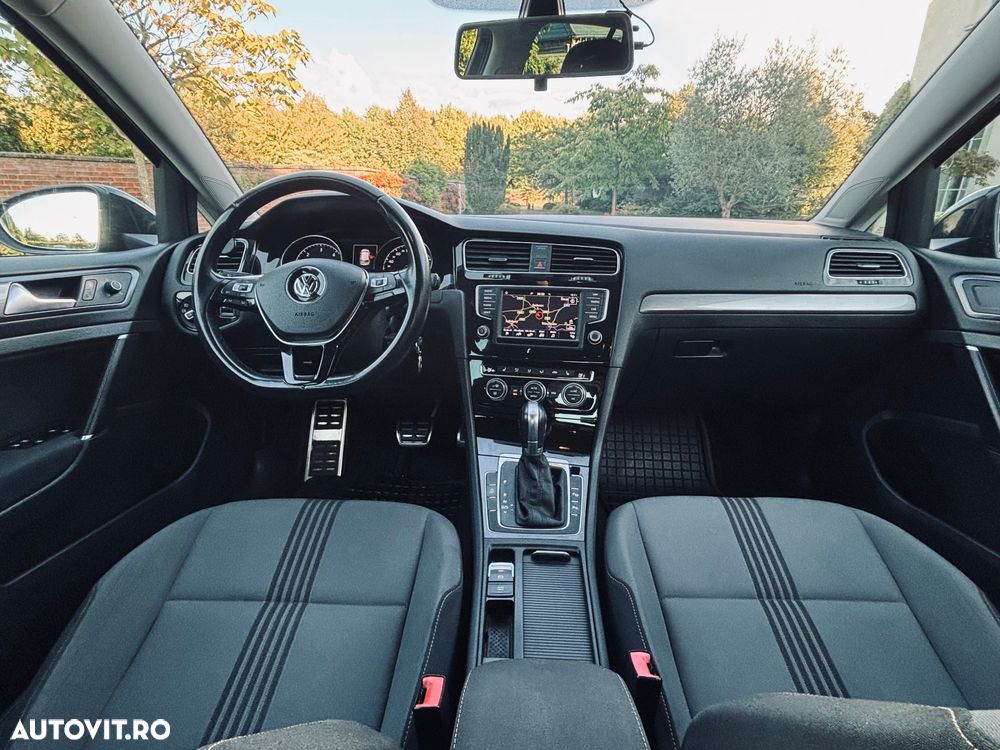 Volkswagen Golf - 10