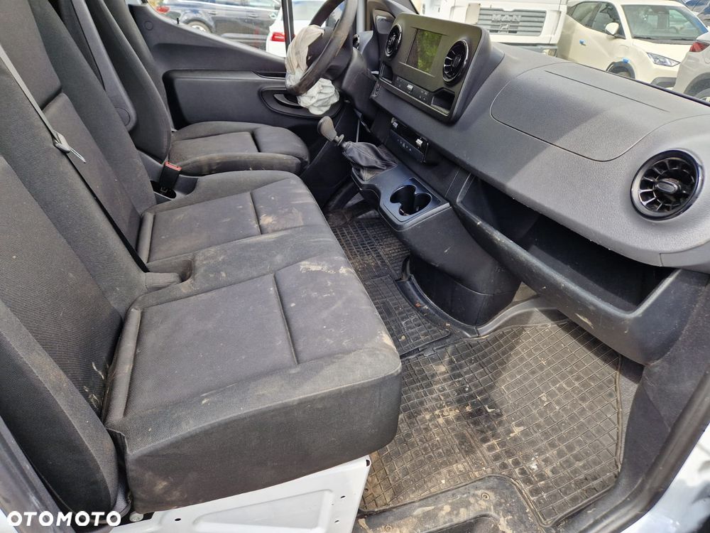 Mercedes-Benz Sprinter - 23