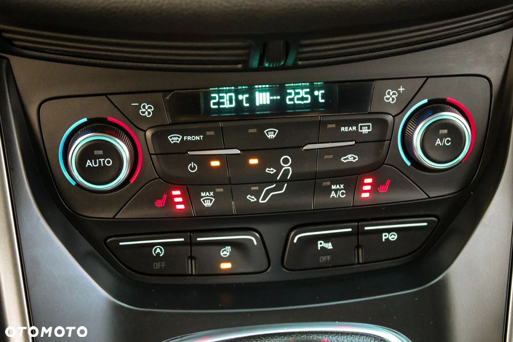 Ford Kuga 1.5 EcoBoost 2x4 Titanium - 24