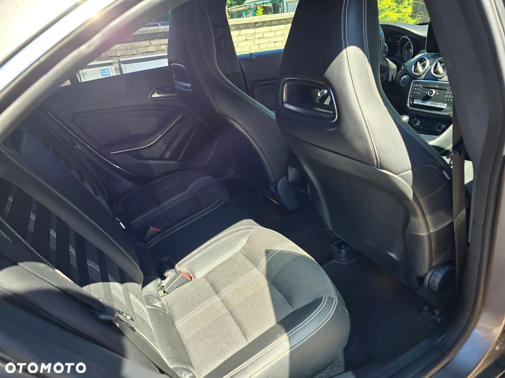 Mercedes-Benz CLA 180 UrbanStyle Edition - 10