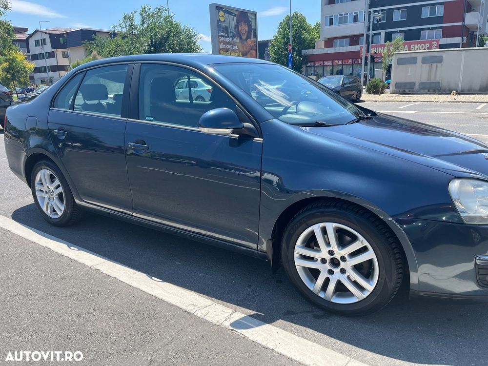 Volkswagen Jetta - 1