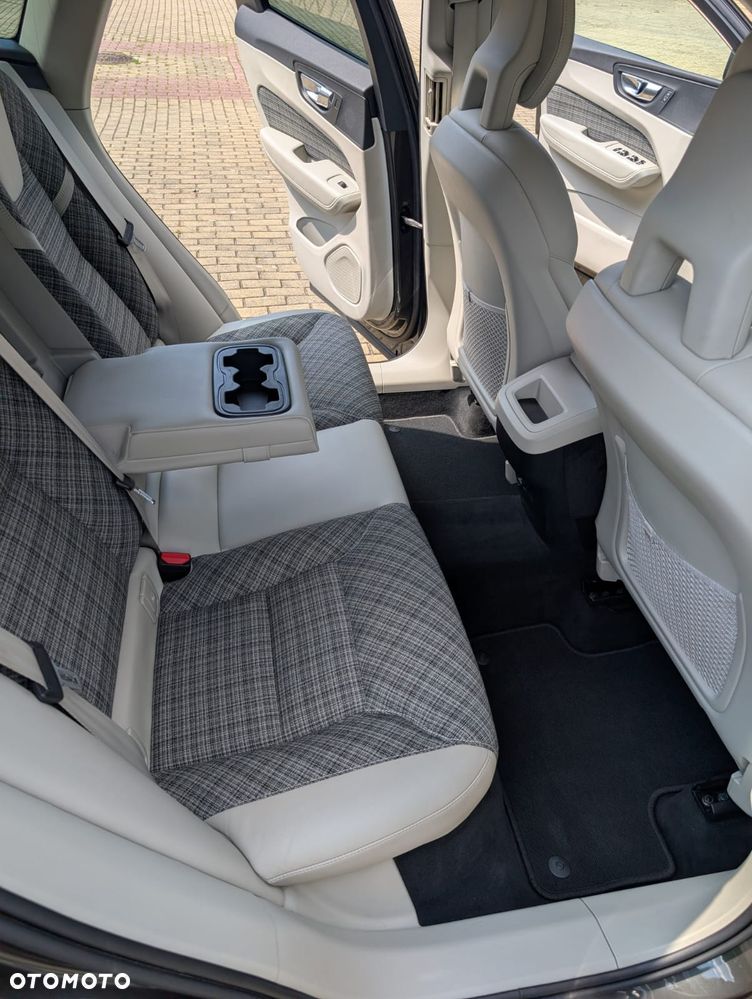 Volvo XC 60 T5 GPF AWD Momentum - 34