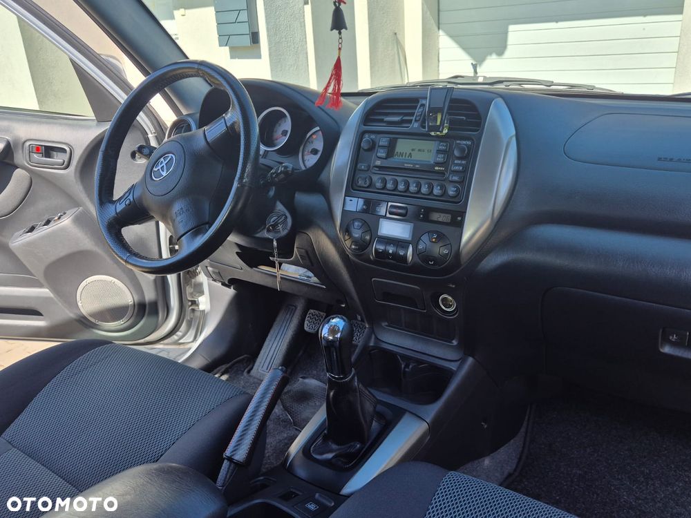Toyota RAV4 D-4D 4x4 - 10