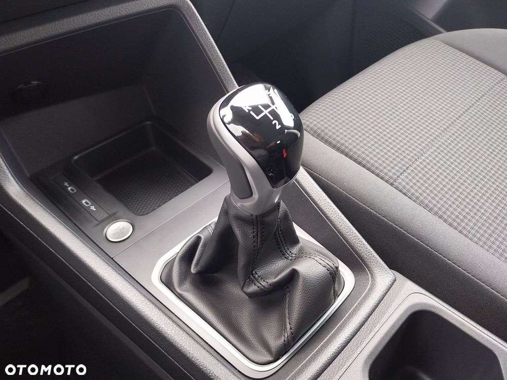 Volkswagen Caddy Caddy silnik: 2,0 l TDI EU6 SCR 75 kW skrzynia biegów: manualna 6 -biegowa rozstaw osi: 2755 mm - 28