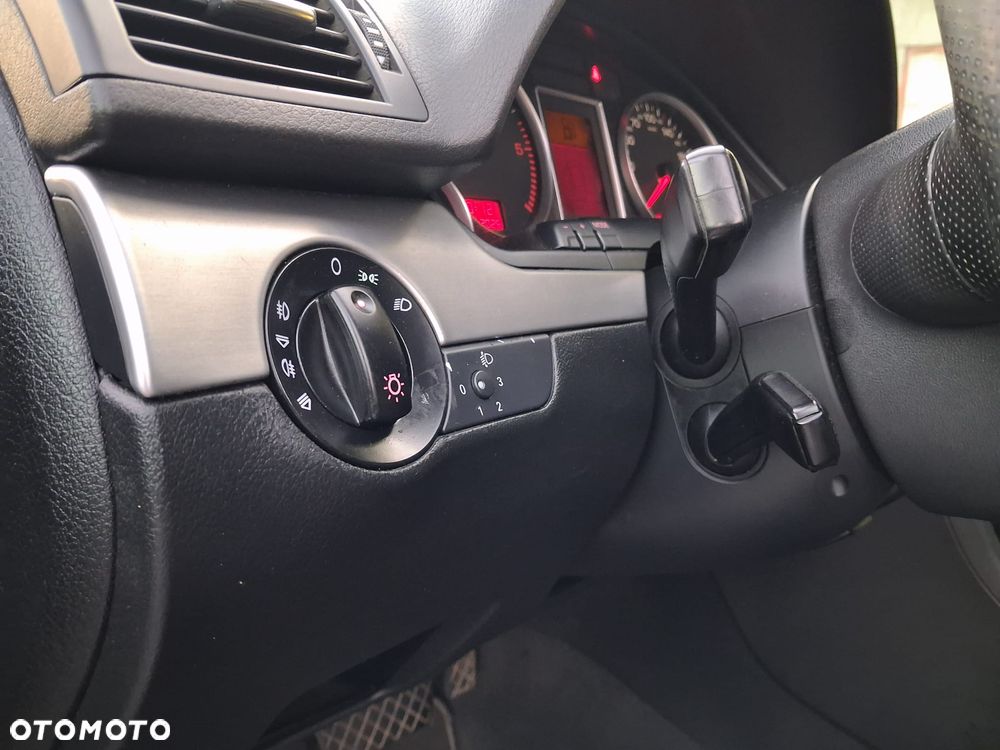 Audi A4 Avant 2.0 TDI Multitronic - 32